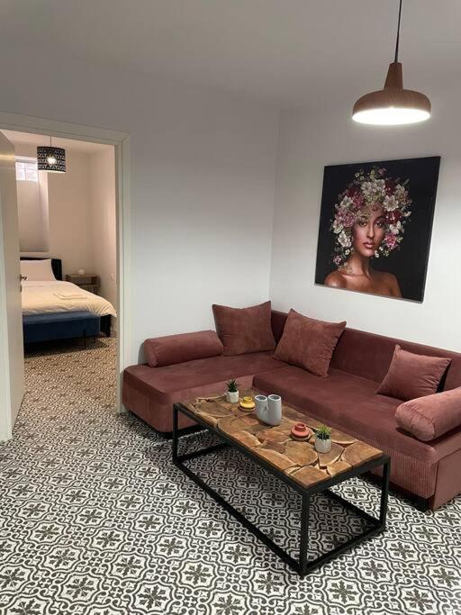 Family Apartment With Private Yard Next To Agios Dimitrios Church سالونيك المظهر الخارجي الصورة