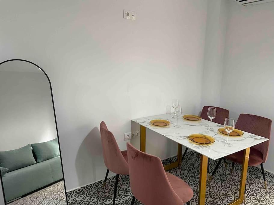 Family Apartment With Private Yard Next To Agios Dimitrios Church سالونيك المظهر الخارجي الصورة
