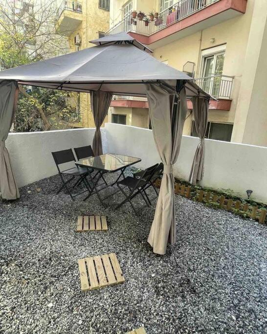 Family Apartment With Private Yard Next To Agios Dimitrios Church سالونيك المظهر الخارجي الصورة