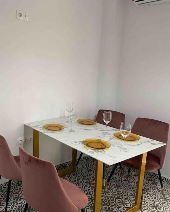 Family Apartment With Private Yard Next To Agios Dimitrios Church سالونيك المظهر الخارجي الصورة